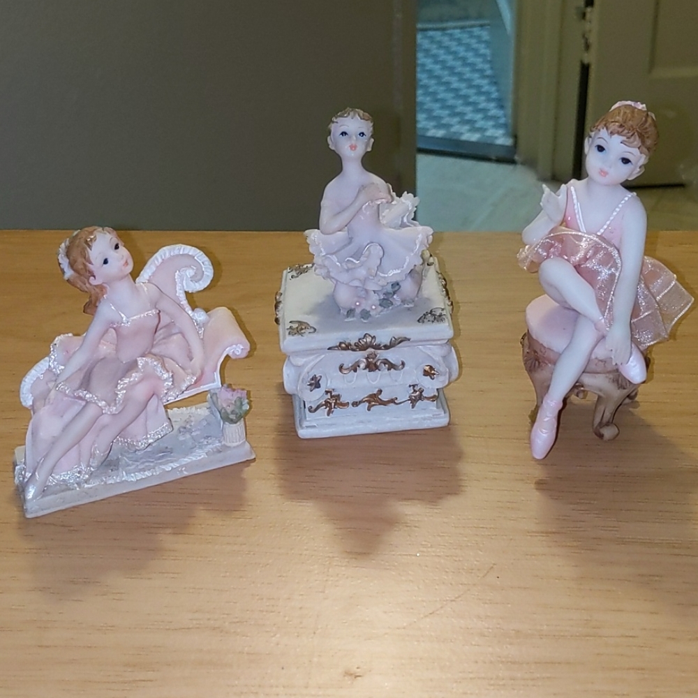 2 Ballerina Statues (Bonus keepsake box damage)